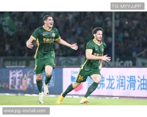 中超焦点战：AC米兰大胜曼联引发争议判罚全场沸腾