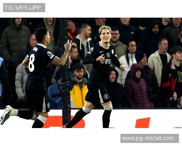 中超联赛曼联与切尔西激战成平局绝杀瞬间引发全场热议